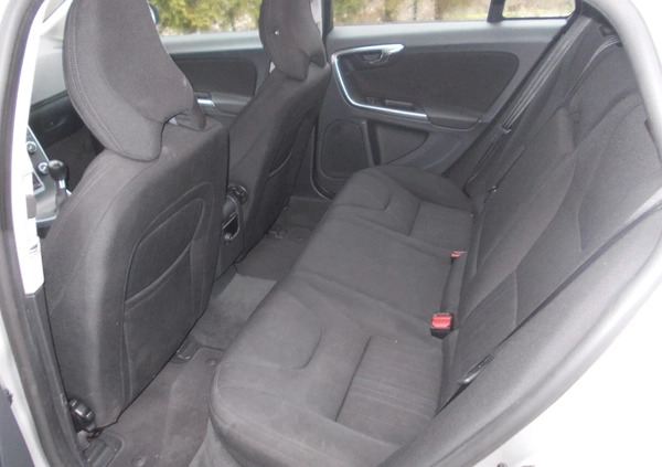 Volvo V60 cena 33000 przebieg: 235000, rok produkcji 2013 z Ciechanów małe 56